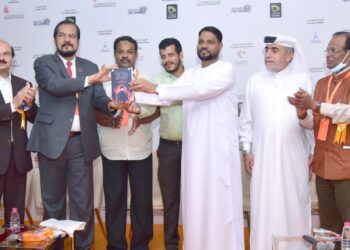 ഷാർജ പുസ്തകോത്സവത്തിൽ പ്രവാസ കവി എം.ഒ. രഘുനാഥിന്റെ കവിതാസമാഹാരങ്ങൾ പ്രകാശനം ചെയ്‌തു