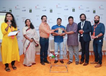 പുന്നക്കന് മുഹമ്മദലിയുടെ  ‘ഒപ്പം: കോവിഡ് കുറിപ്പുകള്’ പ്രകാശനം ചെയ്തു