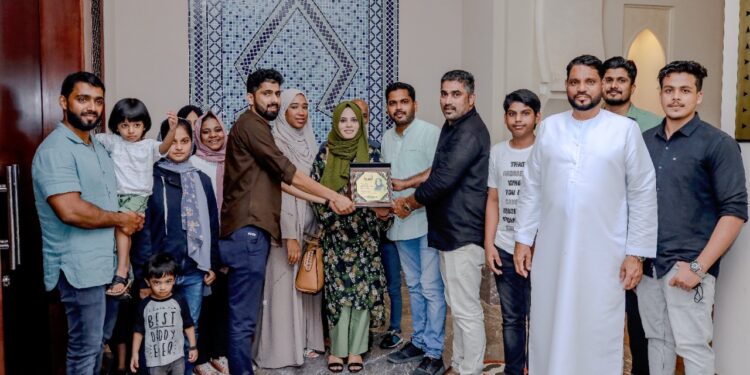 ഫാത്തിമ തഹ്ലിയയെ ഷാർജ അഴീക്കോട് മണ്ഡലം കെ.എം.സി.സി സ്നേഹോപഹാരം നൽകി ആദരിച്ചു