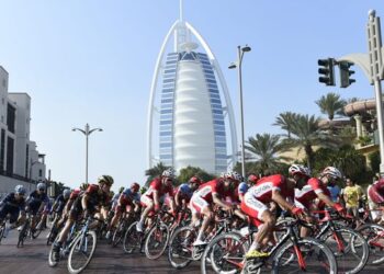 സൈക്ലിസ്റ്റുകളാൽ നിറഞ്ഞ് ദുബായ് റോഡുകൾ