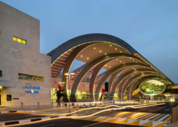 കോവിഡ് ഭീതി ഒഴിഞ്ഞുതുടങ്ങിയതോടെ ദുബായ് അന്താരാഷ്ട്ര വിമാനത്താവളം പൂർണതോതിൽ പ്രവർത്തിപ്പിക്കാനുള്ള നടപടി തുടങ്ങി