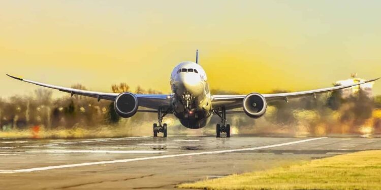 ഇന്ത്യ-സൗദി വിമാന സർവീസ് പുനഃരാരംഭിക്കണമെന്ന് ആവശ്യപ്പെട്ട് ഇന്ത്യൻ പ്രതിനിധികൾ സൗദി എയർലൈൻസ് തലവുമായി ചർച്ച നടത്തി