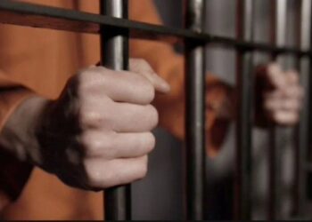 യുഎഇയില്‍ അനുവാദമില്ലാതെ മറ്റുള്ളവരുടെ ഫോട്ടോയെടു ത്താല്‍ ഇനി ഒരുകോടി രൂപവരെ പിഴ അടക്കേണ്ടിവരും. ഇതിന് പുറമേ ആറ് മാസം വരെ തടവും ലഭിക്കും.