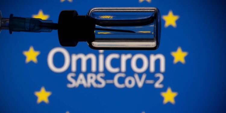 ഒമിക്രോണ്‍ വകഭേദം ലോകരാജ്യങ്ങളില്‍ വ്യാപിക്കുന്ന തായുള്ള ഭീതി നിലനില്‍ക്കുന്നതിനിടെ ഗൾഫ് നാടുകളിലും പ്രതിദിന കോവിഡ് കേസുകൾ വർദ്ധിക്കുയാണ്