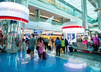 ദുബായ് എയർപോർട്ടുകളിൽതിരക്കേറിയ വേനൽ അവധി, ബലിപെരുന്നാൾ അവധിക്ക് മുന്നോടിയായിതിരക്കേറുമെന്നതിനാൽ യാത്രക്കാർക്ക് നിർദ്ദേശങ്ങളുമായി അധികൃതർ.