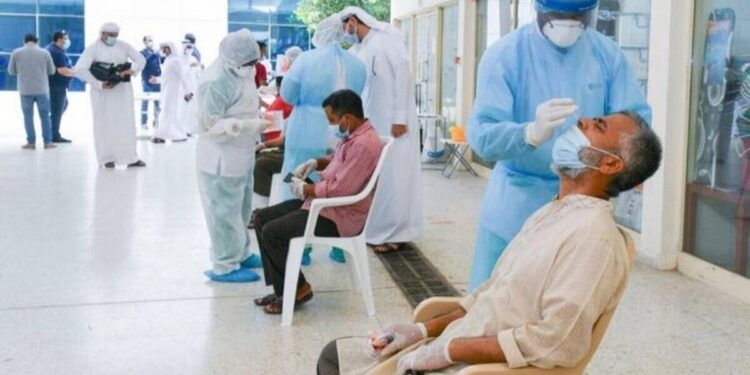 അബുദാബിയിൽ ഗ്രീൻപാസ് കാലാവധി 30ൽ നിന്നു 14 ആക്കി കുറച്ചതോടെ പിസിആർ ടെസ്റ്റ് കേന്ദ്രങ്ങളിൽ വൻ തിരക്ക് തുടരുന്നു .