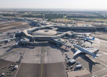 അബുദാബി അന്താരാഷ്ട്ര വിമാനത്താവളത്തിലെ റൺവേയിൽ അത്യാധുനിക വെളിച്ചസംവിധാനം ക്രമീകരിച്ചു.