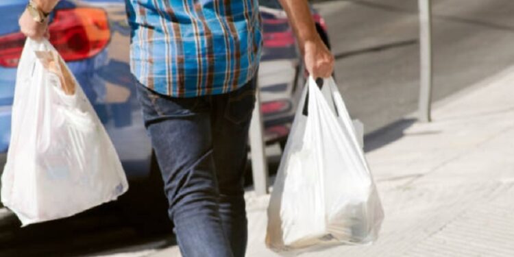 “തൊട്ടാൽ പൊള്ളുന്ന പ്ലാസ്റ്റിക്” ദുബായിൽ ജൂലൈ 1 മുതൽ വിലയീടാക്കുന്ന പ്ലാസ്റ്റിക് ബാഗുകളുടെ വിശദവിവരങ്ങളുമായി ദുബായ് മുനിസിപ്പാലിറ്റി.