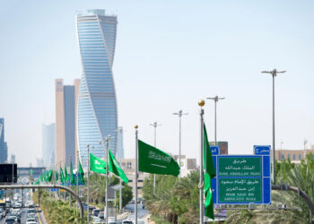 സൗദിയിൽ ഗതാഗത ,വ്യോമയാനം, ഒപ്റ്റിക്കൽസ്  അടക്കം വിവിധ മേഖലകള്‍ സ്വദേശിവൽക്കരിക്കുന്നു.