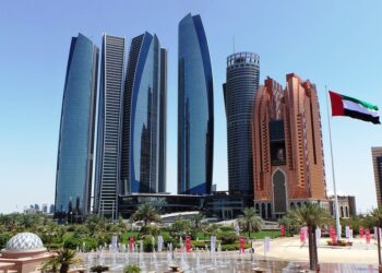 അബുദാബിയിൽ  വൻകിട കമ്പനികളിലെ ശമ്പള കുടിശിക പ്രശ്നങ്ങൾ പരിഹരിക്കുന്നതിനു പ്രത്യേക സമിതിയെ നിയമിച്ചു.