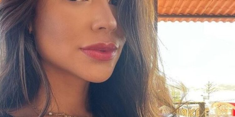 മുൻ മിസ് ബ്രസീൽ ഗ്ലെയ്സി കോറിയ  ടോൺസിൽ ശസ്ത്രക്രിയക്കിടെ അന്തരിച്ചു.