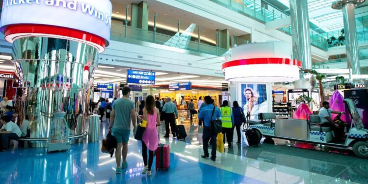 വേനലവധിക്കാലത്തെ യാത്രാത്തിരക്ക് നേരിടാൻ ഒട്ടുമിക്ക വിമാനക്കമ്പനികളുംനാട്ടിലേക്കുള്ള  സർവീസുകളുടെ എണ്ണം വർധിപ്പിച്ചു.