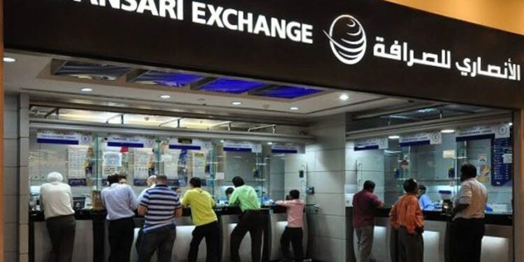 ദിർഹവുമായുള്ള വിനിമയത്തിൽ രൂപയ്ക്കു വീണ്ടും തിരിച്ചടിനേരിട്ടതോടെ നാട്ടിലേക്ക് പണം അയക്കുന്ന പ്രവാസികളുടെ എണ്ണം വർധിക്കുന്നു