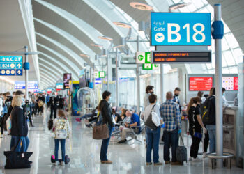 ദുബായ് വിമാനത്തതാവളം വഴി യാത്രചെയ്യുന്നവർ തിരക്ക് ഒഴിവാക്കാൻ സ്മാർട് ഗേറ്റ് സേവനം ഉപയോഗപ്പെഉത്തണമെന്ന് അധികൃതർ