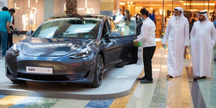 ഇന്ധനവില കുതിച്ചുയർന്നതോടെ യു.എ.ഇ. യിൽ ഇലക്ട്രിക് വാഹനങ്ങൾക്ക് (ഇ-വാഹനങ്ങൾ) ആവശ്യക്കാരേറി.