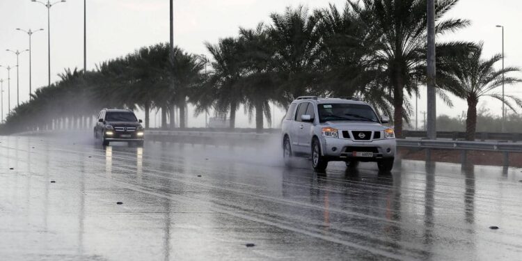 യുഎഇയുടെ ചില ഭാഗങ്ങളിൽ തുടർച്ചയായി രണ്ട് ദിവസം കൂടി  ശക്തമായ  മഴയ്ക്ക് സാധ്യത.