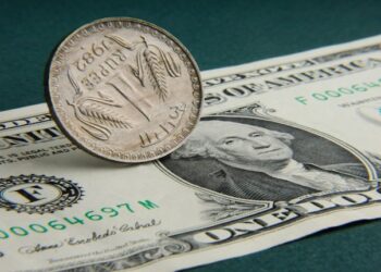 ഇന്ത്യൻ രൂപയുടെ മൂല്യം വീണ്ടും കൂപ്പുകുത്തിയതോടെ ഗൾഫ് കറൻസികളുടെ വിനിമയമൂല്യം ചരിത്രത്തിലെ ഏറ്റവും ഉയർന്ന നിലയിലെത്തി.