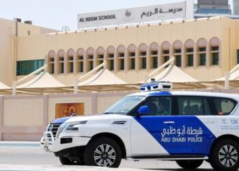 അബൂദാബിയിൽ ട്രക്ക് ഡ്രൈവർമാർ  റോഡുകളിൽ വാഹനമോടിക്കുമ്പോൾ ട്രാഫിക് നിയമങ്ങൾ പാലിക്കണമെന്ന് അബുദാബി പോലീസ്