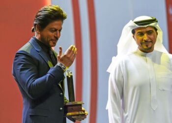 ബോളിവുഡിന്റെ ബാദുഷ SRK 41മത് ഷാർജ അന്താരാഷ്ട്ര പുസ്തകമേളയിൽ ആരാധകർ ആവേശത്തേരിലേറി.