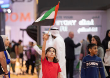 യുഎഇ പതാക ദിനത്തോടനുബന്ധിച്ച് ഷാർജ അന്താരാഷ്ട്ര പുസ്തകമേളയുടെ 42-ാമത് പതിപ്പിൽ പതാക ദിനം ആഘോഷിച്ചു