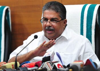 മന്ത്രി സജി ചെറിയാന് തിരിച്ചടി; ക്രൈംബ്രാഞ്ച് അന്വേഷണം നടത്തണമെന്ന് കോടതി