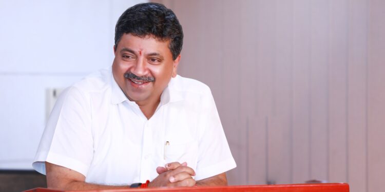 ഷാർജ അന്തർദേശിയ പുസ്തക മേളയിൽ ഇത്തവണ തമിഴിൽ നിന്ന് തമിഴ് നാട്ടിലെ ഐ ടി, ഡിജിറ്റൽ സേവന വകുപ്പ് മന്ത്രി ഡോ. പളനിവേൽ ത്യാഗരാജനും എഴുത്തുകാരൻ ബി ജയമോഹനും പങ്കെടുക്കും.