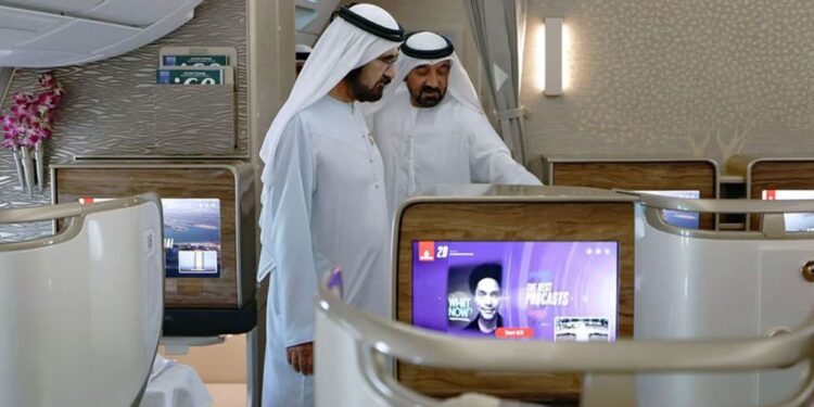 എയർക്രാഫ്റ്റ് എ350 അവലോകനം ചെയ്യാൻ ഷെയ്ഖ് മുഹമ്മദ് ബിൻ റാഷിദ് അൽ മക്തൂം ദുബായ് രാജ്യാന്തര വിമാനത്താവളം സന്ദർശിച്ചു.