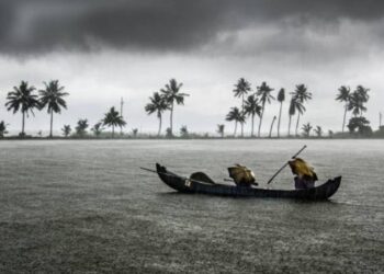 സംസ്ഥാനത്ത് മഴ കനക്കുന്നു, 8 ജില്ലകളിൽ യെല്ലോ അലേർട്ട്