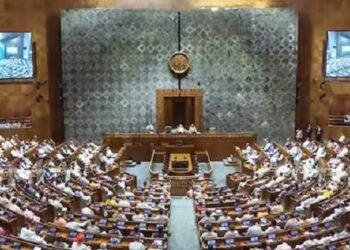 പാർലമെന്റിന്റെ വർഷകാല സമ്മേളനത്തിന് തുടക്കം :പ്രതിപക്ഷ ബഹളത്തെ തുടർന്ന് ഇരു സഭകളും പിരിഞ്ഞു.