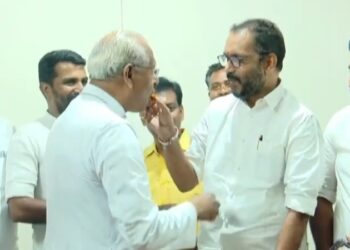 പുല്‍ക്കൂട് വിവാദത്തിനിടെ കെ സുരേന്ദ്രന്‍ തൃശൂര്‍ അതിരൂപതാ ആസ്ഥാനത്തെത്തി ബിഷപ്പിനെ കണ്ടു;