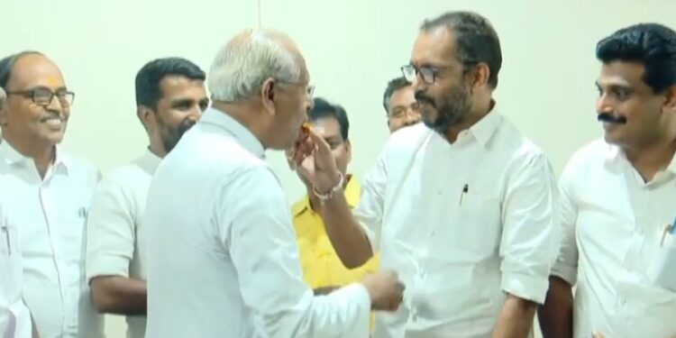 പുല്ക്കൂട് വിവാദത്തിനിടെ കെ സുരേന്ദ്രന് തൃശൂര് അതിരൂപതാ ആസ്ഥാനത്തെത്തി ബിഷപ്പിനെ കണ്ടു;