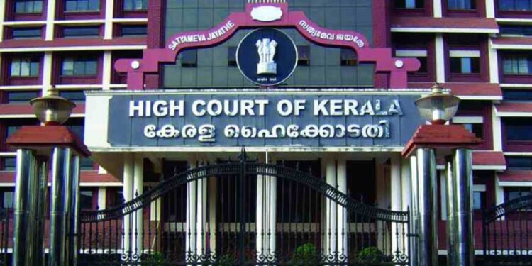 സ്ത്രീകളെ അവര് ധരിക്കുന്ന വസ്ത്രത്തിന്റെ അടിസ്ഥാനത്തില് വിലയിരുത്തരുതെന്ന് ഹൈക്കോടതി