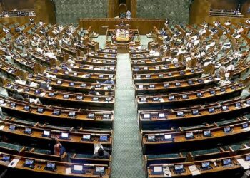 ഒരു രാജ്യം ഒറ്റത്തിരഞ്ഞെടുപ്പ് ബിൽ ലോക്സഭയിൽ അവതരിപ്പിച്ചു; ബില്ല് ഫെഡറിലിസത്തെ തകർക്കുന്നതെന്ന് പ്രതിപക്ഷം