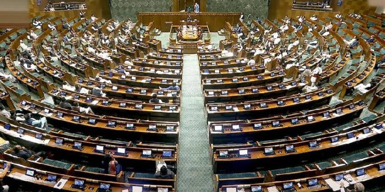 ഒരു രാജ്യം ഒറ്റത്തിരഞ്ഞെടുപ്പ് ബിൽ ലോക്സഭയിൽ അവതരിപ്പിച്ചു; ബില്ല് ഫെഡറിലിസത്തെ തകർക്കുന്നതെന്ന് പ്രതിപക്ഷം