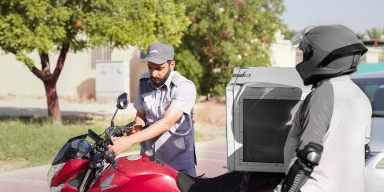 ദുബായിൽ ഡെലിവറി മേഖലയിൽ 11,000 പരിശോധനകൾ: 44 ബൈക്കുകൾ പിടിച്ചെടുത്തു, 1200 പേർക്ക് പിഴ