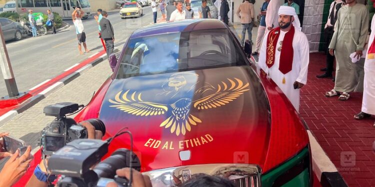 സൈലന്‍റ് ട്രെയിനിൽ’ യുഎഇയ്ക്ക് ആദരം; പ്രവാസ ലോകത്ത് വൈറലായി മലയാളി യുവാവ്