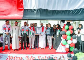 ഷാർജയിൽ പതിനായിരത്തിലേറെ കുട്ടികൾ വർണച്ചിത്രങ്ങൾ വരച്ചപ്പോൾ  ചരിത്രം പിറന്നു