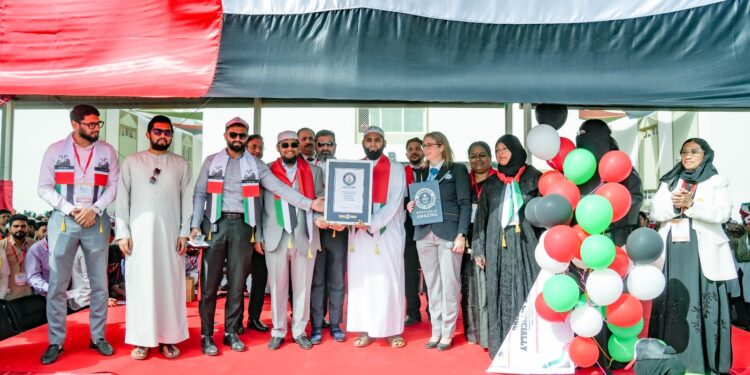 ഷാർജയിൽ പതിനായിരത്തിലേറെ കുട്ടികൾ വർണച്ചിത്രങ്ങൾ വരച്ചപ്പോൾ  ചരിത്രം പിറന്നു