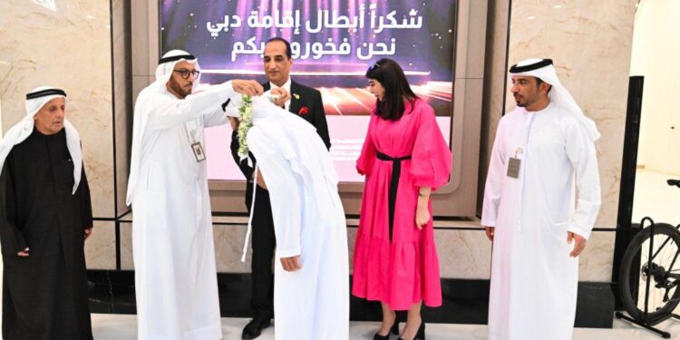 അറബ് ട്രാക്ക് ചാമ്പ്യൻഷിപ്പ് : സ്വർണ്ണ മെഡൽ നേടിയ ടീമാംഗങ്ങളെ  ലഫ്: ജനറൽ മുഹമ്മദ് അഹ്മദ് അൽ മർറി ആദരിച്ചു