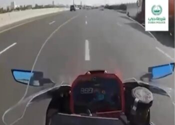 ബൈക്കിൽ പാഞ്ഞത് മുന്നൂറ് കിലോ മീറ്ററിലേറെ വേഗതയിൽ: അര ലക്ഷം ദിർഹം പിഴയിട്ട് ദുബായ് പോലീസ്