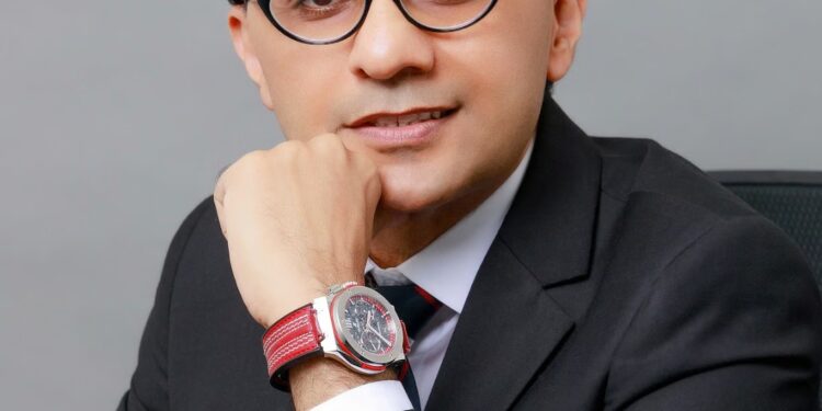 ചാമ്പ്യൻസ് ട്രോഫി ക്രിക്കറ്റ്: ഇന്ത്യയുടെ മത്സരങ്ങൾ കാണാൻ തൊഴിലാളികൾക്ക് സൗജന്യ ടിക്കറ്റുകൾ നൽകി ഇന്ത്യൻ വ്യവസായി അനിസ് സാജൻ