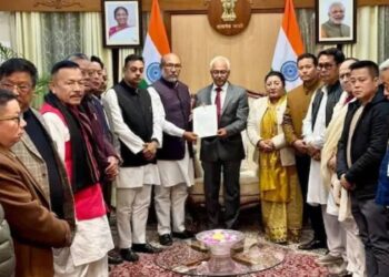 മണിപ്പൂർ മുഖ്യമന്ത്രി രാജിവെച്ചു: മണിപ്പൂരിലെ ജനങ്ങളെ സേവിക്കാൻ കഴിഞ്ഞതിൽ അഭിമാനം’; കേന്ദ്രത്തിന് മുന്നിൽ അഭ്യർത്ഥനകളുമായി ബിരേൻ സിങ്