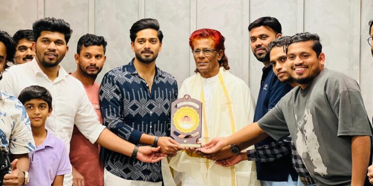 ബീരാൻ കോയ ഗുരുക്കളെ എടരിക്കോട് കോൽക്കളി ടീം ആദരിച്ചു