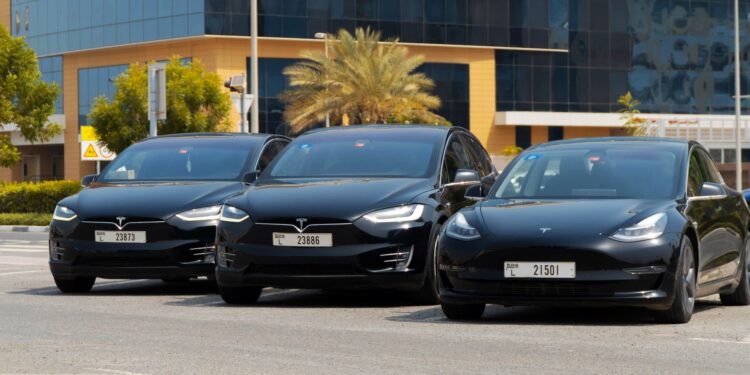 44% വളർച്ച രേഖപ്പെടുത്തി ദുബായ് ആഡംബര ഗതാഗത മേഖല