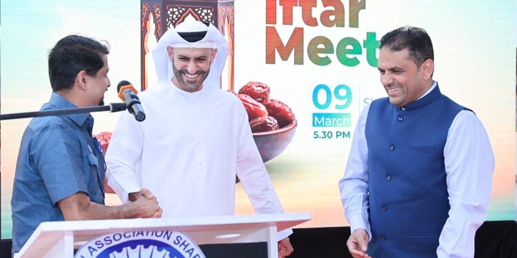 ഷാർജ രാജകുടുംബാംഗം ഷെയ്ക്ക് മാജിദ് ബിൻ സക്കർ ബിൻ ഹമദ് അൽ ഖാസിമിയുടെ സാന്നിധ്യത്തിൽ  ഗ്രാൻഡ് ഇഫ്താർ സംഗമമൊരുക്കി    ഷാർജ ഇന്ത്യൻ അസോസിയേഷൻ