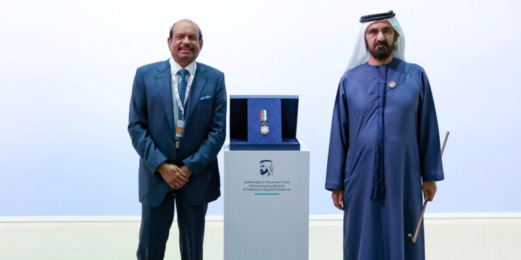 എം.എ  യൂസഫലി ഉൾപ്പടെയുള്ളവർക്ക് മുഹമ്മദ് ബിൻ റാഷിദ് അൽ മക്തൂം മെഡൽ ഫോർ ഫിലാന്ത്രോപ്പി ശൈഖ് മുഹമ്മദ് സമ്മാനിച്ചു