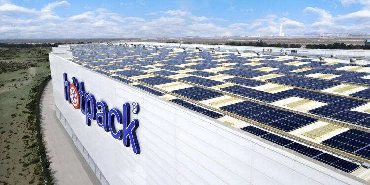 ഹോട്ട്പാക്ക് ഗ്ലോബലിന്റെ ദുബായ്  ഇന്‍ഡസ്ട്രീസ് പാര്‍ക്കിലെ യൂനിറ്റില്‍ സൗരോര്‍ജ പ്ലാന്റ്