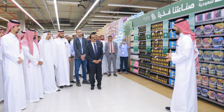 മക്കയിൽ റീട്ടെയ്ൽ സേവനം വിപുലമാക്കി ലുലു ഗ്രൂപ്പ് ; അൽ റുസൈഫയിൽ  പുതിയ ലുലു ഹൈപ്പർമാർക്കറ്റ് തുറന്നു