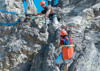 പർവതാരോഹകർക്ക് രക്ഷകരായി ‘ഹത്ത ബ്രേവ്സ്’; കഴിഞ്ഞ വർഷം രക്ഷിച്ചത് 25 പേരെ 200ലധികം പേർക്ക് അടിയന്തര വൈദ്യ സഹായം നൽകി