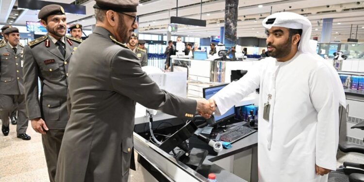 ഈ​ദു​ൽ ഫി​ത്ർ: ദു​ബൈ​യി​ലെ​ത്തി​യ സ​ഞ്ചാ​രി​ക​ൾ​ക്ക് വ​ര​വേ​ൽ​പ്